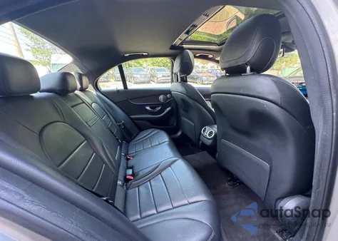 2020 Mercedes-Benz C 300 4Matic z USA, uszkodzony, nr VIN 55SWF8EB0LU328511